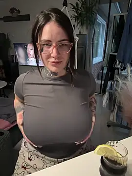 NyxTattoo online show from April 13, 2026, 6:01 pm