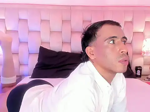 Mr aronnn  online show from February 12, 2026, 3:17 am