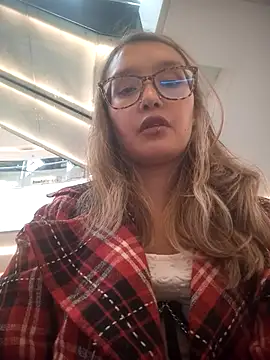 Karla-giraldo 1 online show from March 25, 2026, 4:50 pm