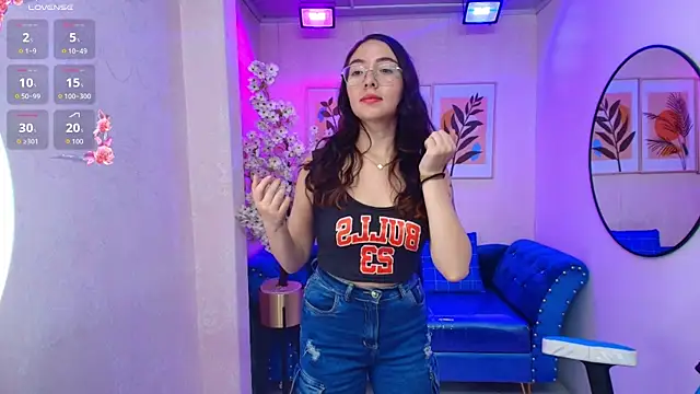 Snapshot of Veronica_miiller chatting on April 17, 2026, 8:22 pm Veronica miiller online show from April 17, 2026, 8:22 pm