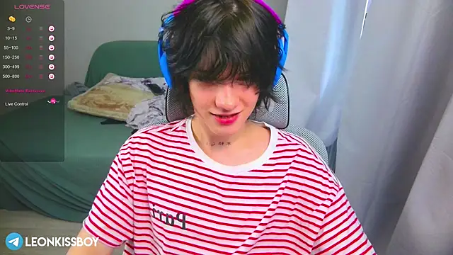 Snapshot of LeonBoykisser chatting on March 27, 2026, 8:26 am LeonBoykisser online show from March 27, 2026, 8:26 am