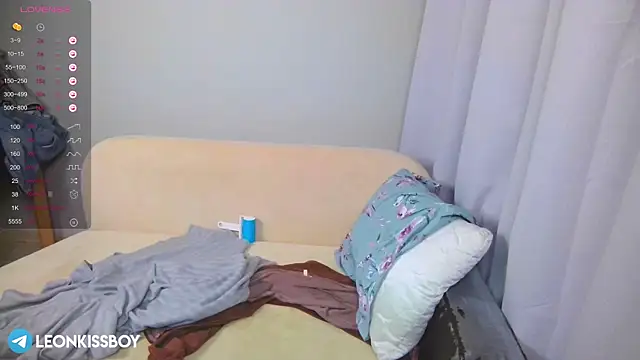 Snapshot of LeonBoykisser chatting on April 1, 2026, 1:41 pm LeonBoykisser online show from April 1, 2026, 1:41 pm