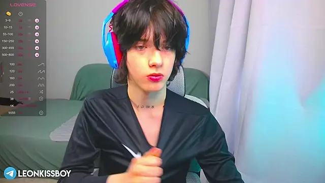 Snapshot of LeonBoykisser chatting on March 29, 2026, 10:39 am LeonBoykisser online show from March 29, 2026, 10:39 am