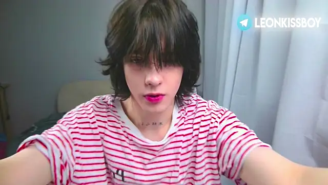 Snapshot of LeonBoykisser chatting on April 12, 2026, 8:56 pm LeonBoykisser online show from April 12, 2026, 8:56 pm