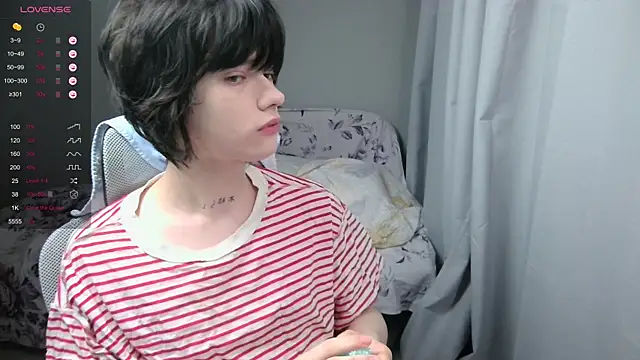 Snapshot of LeonBoykisser chatting on February 28, 2026, 1:05 am LeonBoykisser online show from February 28, 2026, 1:05 am