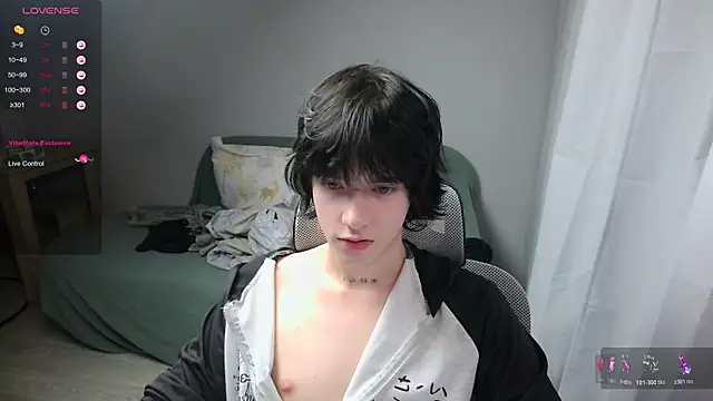 Snapshot of LeonBoykisser chatting on February 16, 2026, 10:51 pm LeonBoykisser online show from February 16, 2026, 10:51 pm