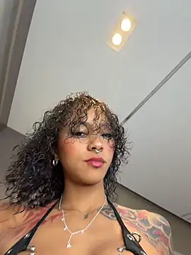 LizStorm  online show from August 6, 2026, 11:05 am