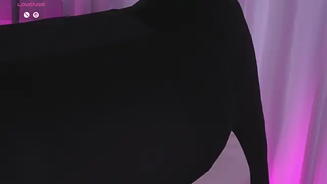 Snapshot of Dolcexx_ chatting on April 15, 2026, 7:58 pm Dolcexx online show from April 15, 2026, 7:58 pm