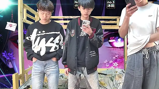 xiaohuangren01 online show from March 26, 2026, 1:42 pm