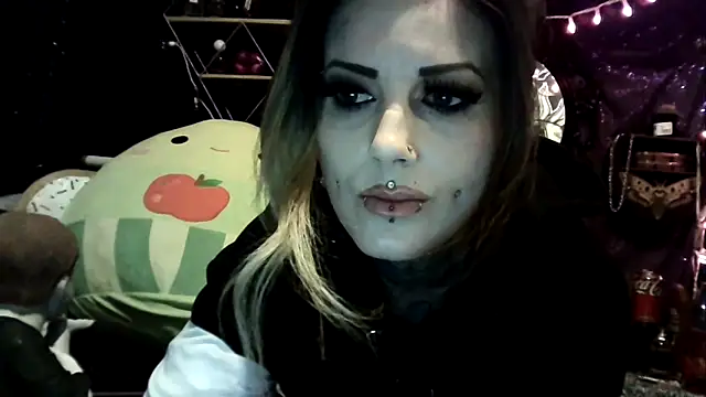 Snapshot of allymoon1369 chatting on April 2, 2026, 2:08 am allymoon1369 online show from April 2, 2026, 2:08 am