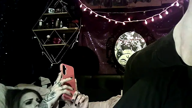 Snapshot of allymoon1369 chatting on March 25, 2026, 9:19 am allymoon1369 online show from March 25, 2026, 9:19 am