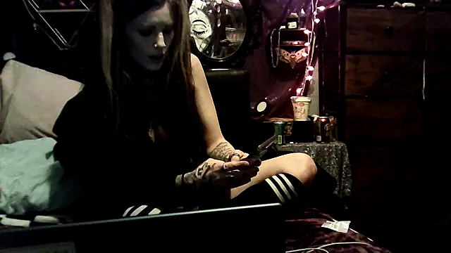 Snapshot of allymoon1369 chatting on April 13, 2026, 7:01 am allymoon1369 online show from April 13, 2026, 7:01 am