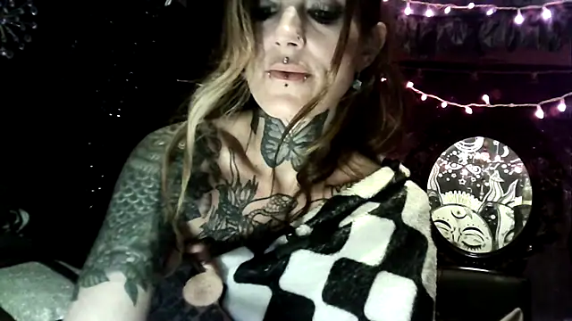 Snapshot of allymoon1369 chatting on April 1, 2026, 1:41 pm allymoon1369 online show from April 1, 2026, 1:41 pm