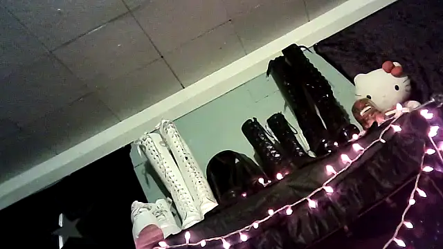 Snapshot of allymoon1369 chatting on April 16, 2026, 7:53 am allymoon1369 online show from April 16, 2026, 7:53 am