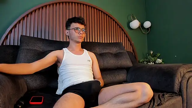 Alhan Twink online show from March 13, 2026, 6:29 am