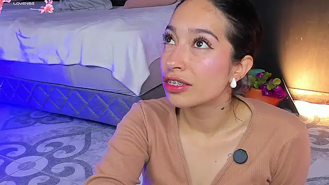 Noaah25  online show from March 6, 2026, 4:07 am