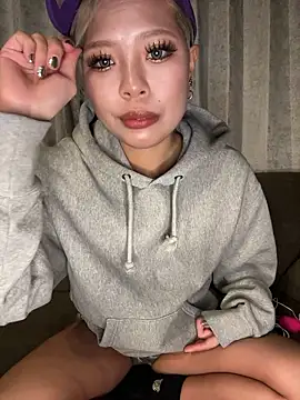 BADBITCHISAKI online show from February 26, 2026, 12:49 pm