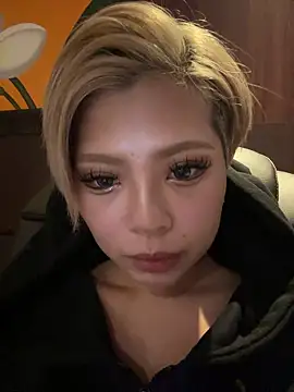 BADBITCHISAKI online show from March 11, 2026, 2:22 pm