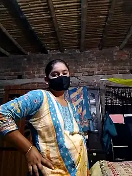 Snapshot of Hot_Sweeti chatting on April 5, 2026, 9:43 pm Hot Sweeti online show from April 5, 2026, 9:43 pm