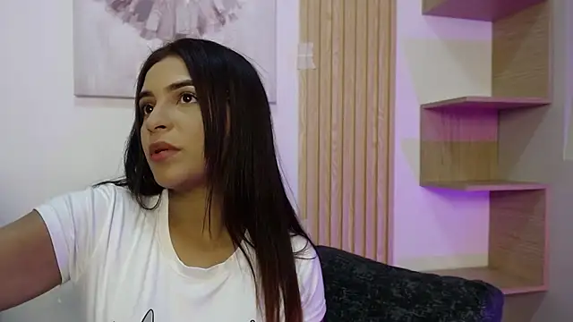 chloe peach  online show from January 18, 2026, 12:30 pm