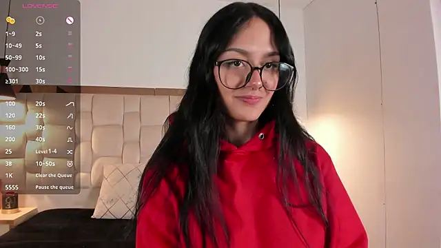 NiccolleHall online show from February 11, 2026, 1:00 pm