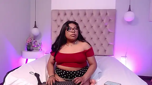 Kiri Black  online show from February 3, 2026, 6:40 am