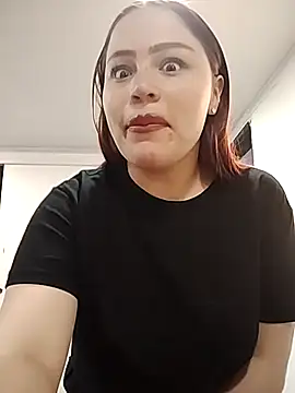 Snapshot of Crystaa12 chatting on February 11, 2026, 12:27 pm Crystaa12 online show from February 11, 2026, 12:27 pm