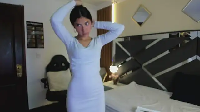 Ambarross  online show from April 7, 2026, 2:08 pm