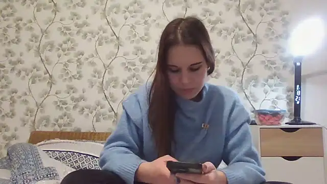 NyraLuna online show from February 4, 2026, 8:59 pm