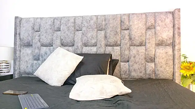 samirths boy  online show from April 15, 2026, 7:58 pm