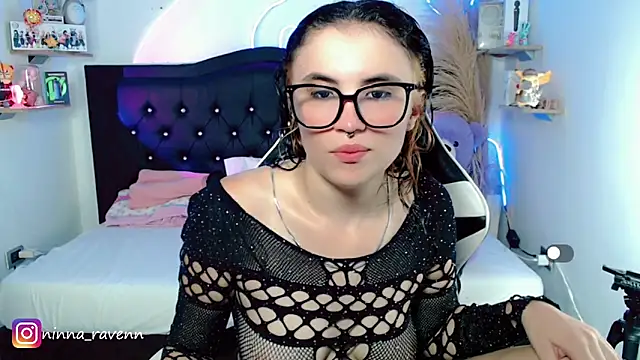 AriaDark online show from April 12, 2026, 9:07 pm