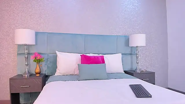 nela moretti online show from April 12, 2026, 1:36 pm