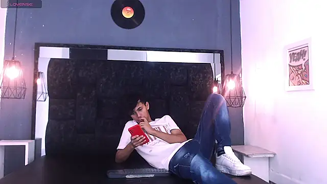 Snapshot of James_And_Kenet chatting on February 28, 2026, 11:32 am James And Kenet online show from February 28, 2026, 11:32 am