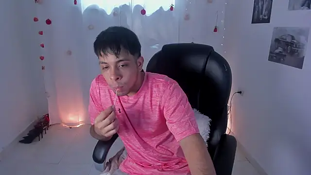 Snapshot of shooting_wilson chatting on February 5, 2026, 6:04 pm shooting wilson online show from February 5, 2026, 6:04 pm