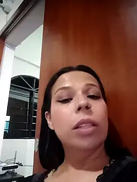 RossyAlvarez online show from July 14, 2026, 2:05 am