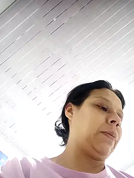 Snapshot of RossyAlvarez chatting on April 14, 2026, 3:33 am RossyAlvarez online show from April 14, 2026, 3:33 am