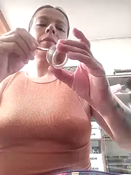 Snapshot of RossyAlvarez chatting on March 15, 2026, 12:34 pm RossyAlvarez online show from March 15, 2026, 12:34 pm