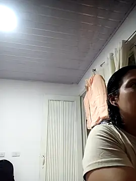 Snapshot of RossyAlvarez chatting on April 16, 2026, 1:39 am RossyAlvarez online show from April 16, 2026, 1:39 am