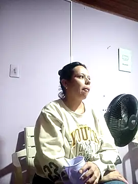 Snapshot of RossyAlvarez chatting on April 8, 2026, 2:24 am RossyAlvarez online show from April 8, 2026, 2:24 am