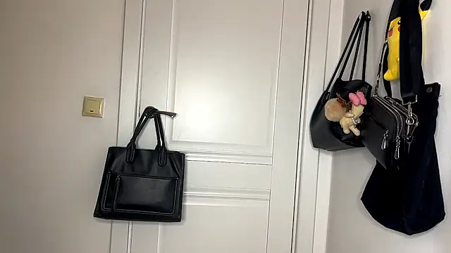 Snapshot of ErlineSchwartzer chatting on January 15, 2026, 2:20 pm ErlineSchwartzer online show from January 15, 2026, 2:20 pm