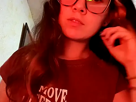 Snapshot of Raven__5 chatting on February 3, 2026, 4:32 am Raven 5 online show from February 3, 2026, 4:32 am