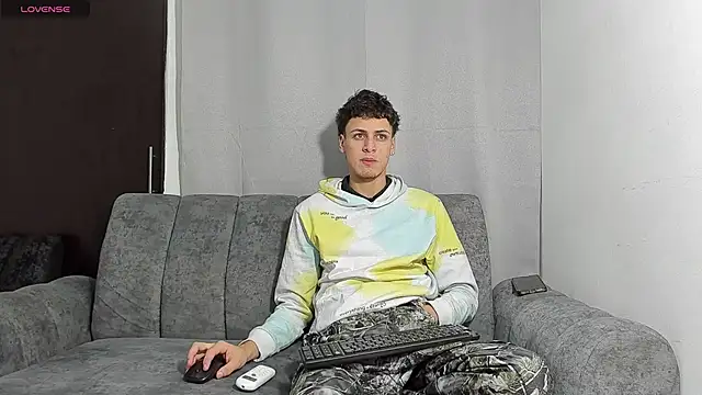 Snapshot of Two_sexboys chatting on February 25, 2026, 11:21 am Two sexboys online show from February 25, 2026, 11:21 am