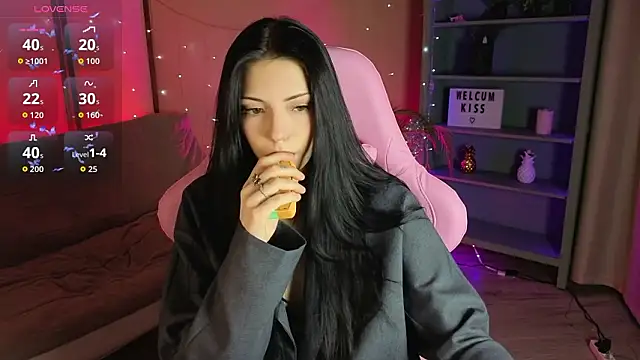 Snapshot of Kelly__Bunny chatting on February 10, 2026, 5:50 am Kelly Bunny online show from February 10, 2026, 5:50 am