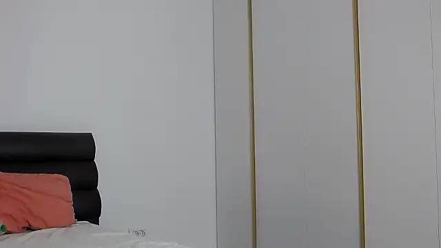 LunaVibes  online show from February 17, 2026, 6:00 am