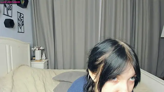 Snapshot of RoxanneComisky chatting on February 10, 2026, 8:24 am RoxanneComisky online show from February 10, 2026, 8:24 am