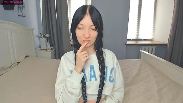 Snapshot of RoxanneComisky chatting on February 6, 2026, 8:43 am RoxanneComisky online show from February 6, 2026, 8:43 am