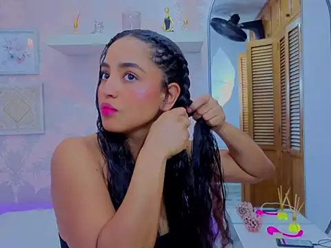 Emma Thompssonn online show from March 4, 2026, 12:02 pm