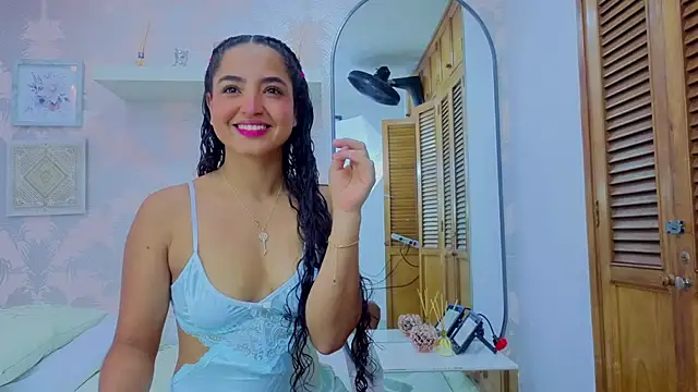 Emma Thompssonn online show from March 14, 2026, 11:49 am