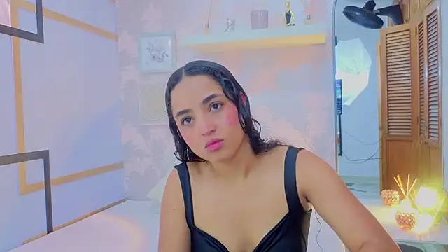 Emma Thompssonn online show from March 10, 2026, 11:47 am