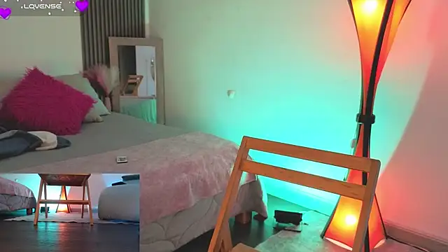 fransheskarossi online show from April 13, 2026, 11:47 am